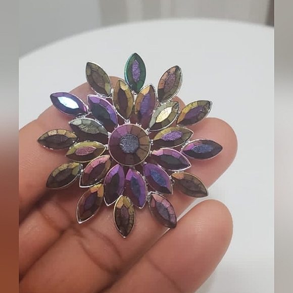 Purple Brooch Pin Iradescent Starburst Flower pin. 🌴 - Picture 2 of 6